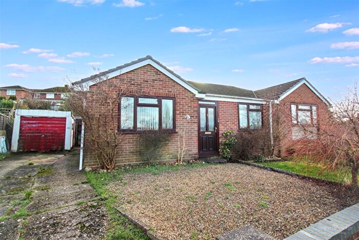 4 Bedroom Detached Bungalow For Sale In Shipton Close, Tilehurst, Reading, RG31