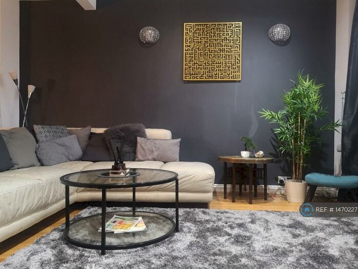 4 Bedroom End Of Terrace House To Rent In New Park Avenue, London, N13