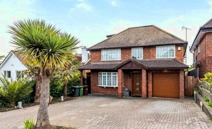 5 Bedroom Detached House To Rent In Borehamwood, Elstree, WD6