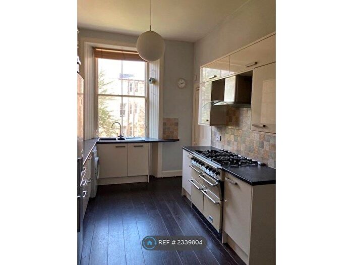 2 Bedroom Flat To Rent In Bruntsfield Place, Edinburgh, EH10