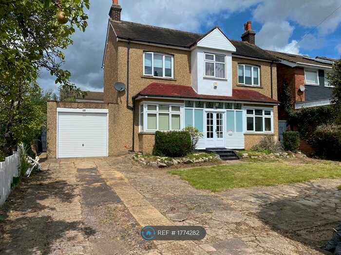 3 Bedroom Detached House To Rent In Fairview Drive, Chigwell, IG7