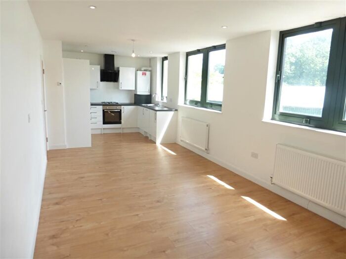 2 Bedroom Flat To Rent In Corner Hall, Hemel Hempstead, HP3