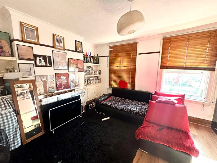 2 Bedroom Flat For Sale In St James Road, , Croydon, CR0