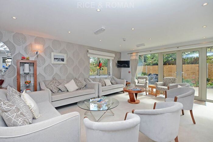 2 Bedroom Flat For Sale In Meadows House, Walton On Thames, KT12