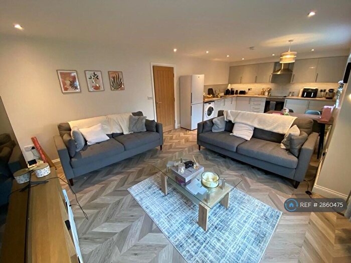 2 Bedroom Flat To Rent In Drummond Avenue, Leeds, LS16