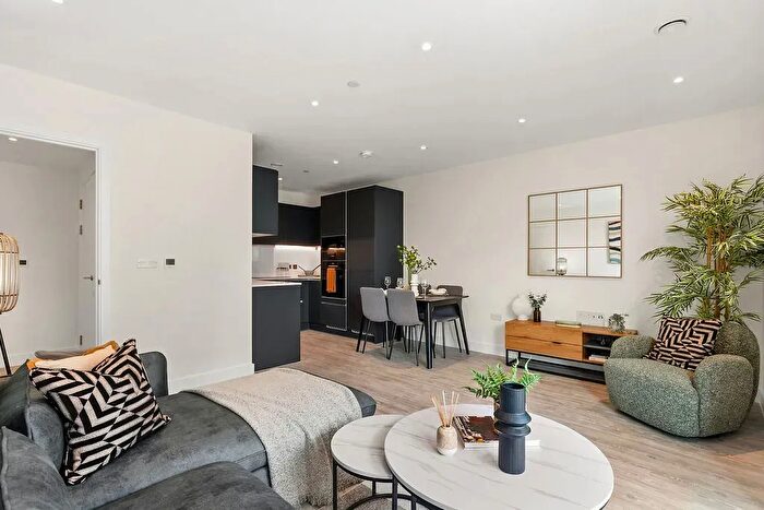 1 Bedroom Flat To Rent In Boyle Court, Lampton Parkside, Hounslow, TW3