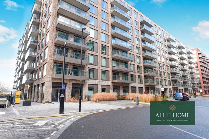 2 Bedroom Flat For Sale In Starboard Way, Riverscape, E16