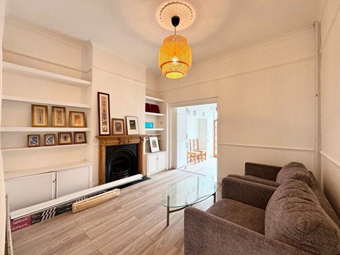 1 Bedroom Flat To Rent In Galveston Road, London, SW15