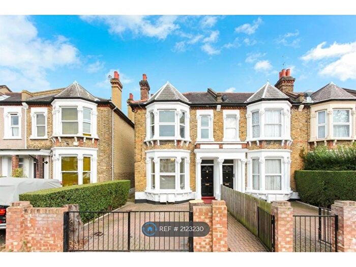 2 Bedroom Flat To Rent In Hurstbourne Road, London, SE23