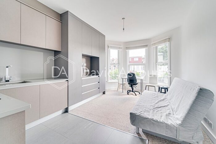 Studio To Rent In Sylvan Avenue, Wood Green, London, N22