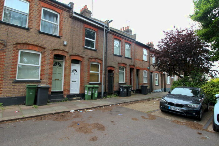 2 Bedroom Flat To Rent In Baker Street, Luton, Bedfordshire, LU1