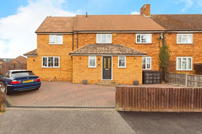 4 Bedroom Semi-Detached House For Sale In Anstey Close, Waddesdon, Aylesbury, HP18