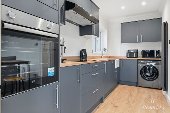 2 Bedroom Bungalow For Sale In Feeches Road, Southend-On-Sea, SS2