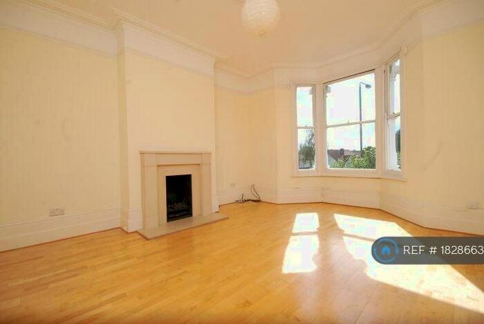 2 Bedroom Flat To Rent In Fortis Green, London, N2