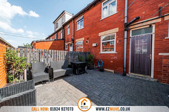 2 Bedroom Terraced House For Sale In Craven Road, Dewsbury, WF13