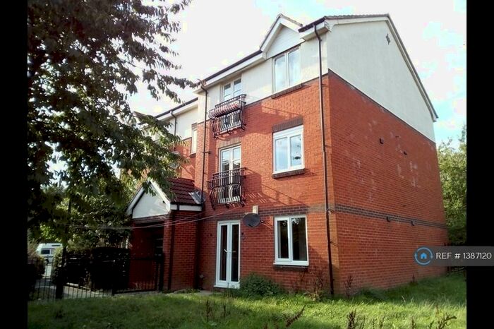 2 Bedroom Flat To Rent In Off Raven Terrace, Bradford, BD8