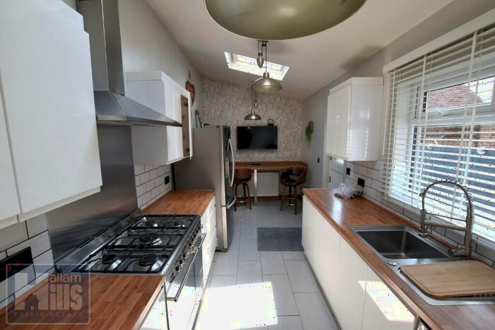 3 Bedroom Flat To Rent In Buchanan Road, Sheffield, S5