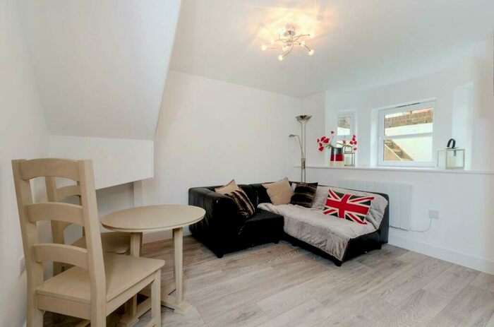 1 Bedroom Flat To Rent In Victoria Road, Guildford, GU1