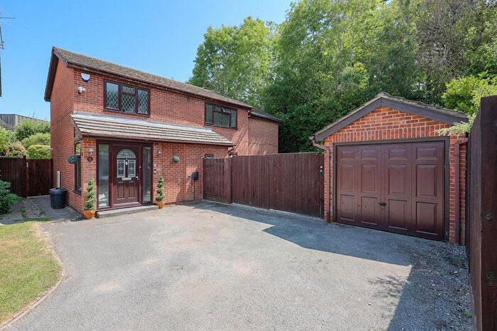 5 Bedroom Detached House For Sale In Cowslip Close, Uxbridge, UB10
