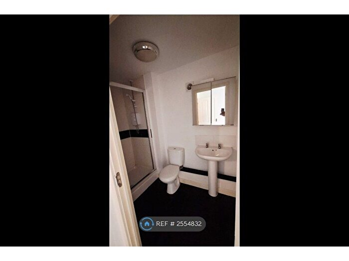2 Bedroom Flat To Rent In Blake Court, Watford, WD24