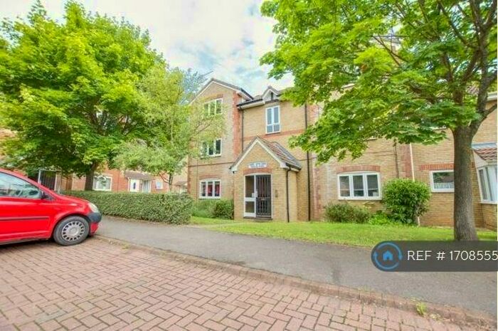 2 Bedroom Flat To Rent In Maplin Park, Langley, SL3