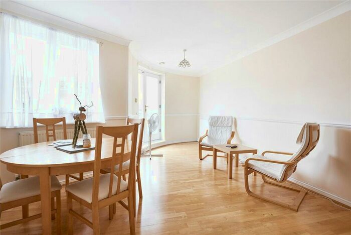 2 Bedroom Flat To Rent In Island Row, Poplar, E14