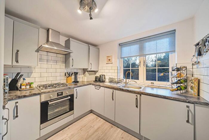 2 Bedroom Flat For Sale In Heathfield Gardens, Brent Cross, London, NW11