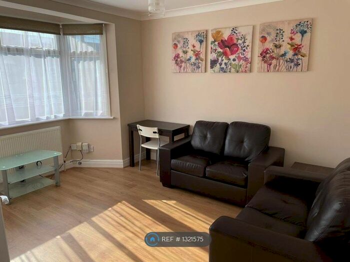 1 Bedroom Flat To Rent In Cheltenham Place, Kenton, HA3