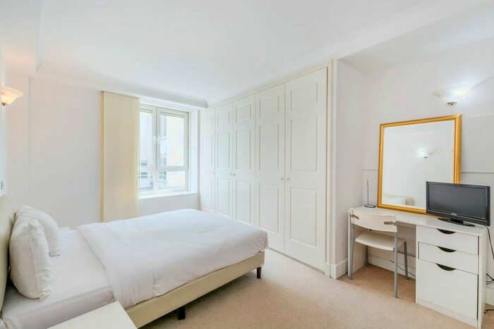 2 Bedroom Flat To Rent In Barrett Street, Marylebone, London, W1U
