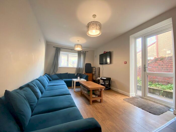 9 Bedroom Terraced House To Rent In Llanbleddian Gardens, Cathays, CF24