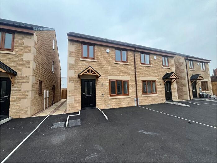 4 Bedroom Semi Detached House To Rent In Sackville Street, Ravensthorpe, Dewsbury, WF13