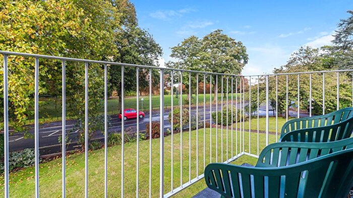 2 Bedroom Flat For Sale In Parkside, Eastbury Road, Watford, WD19