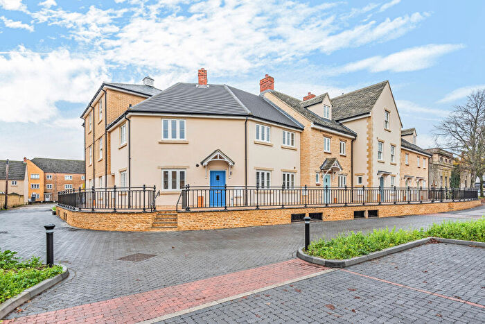 2 Bedroom Maisonette To Rent In Wyatt Mews, Bridge Street, OX28