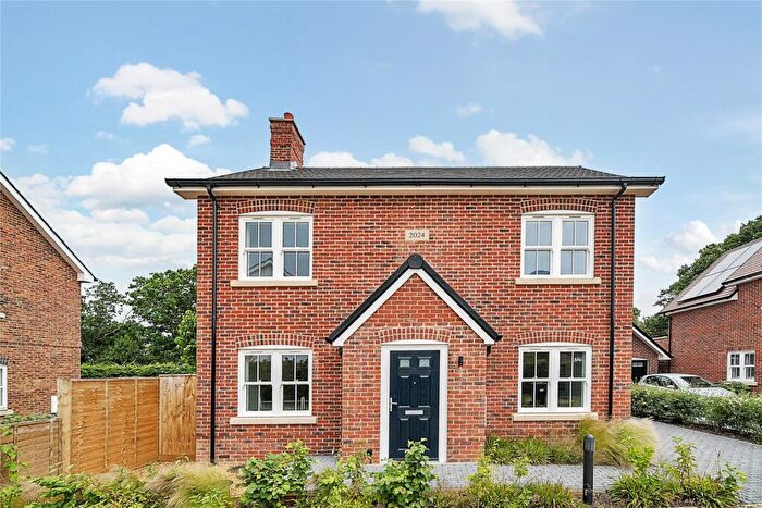 4 Bedroom Detached House For Sale In Nursery Grove, Pennington, Lymington, Hampshire, SO41