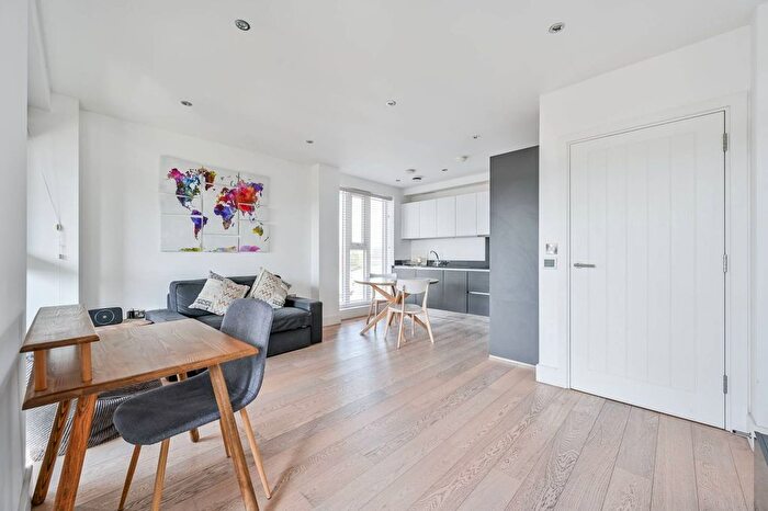 2 Bedroom Flat To Rent In Deptford Bridge, Deptford, London, SE8