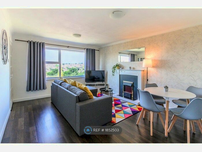 2 Bedroom Flat To Rent In Porlock Drive, Luton, LU2