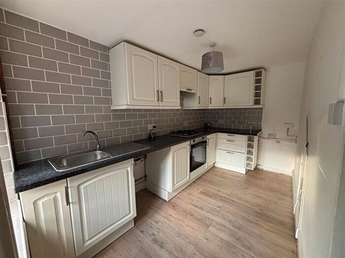 2 Bedroom Cottage For Sale In Lang Road, Crewkerne - No Onward Chain, TA18