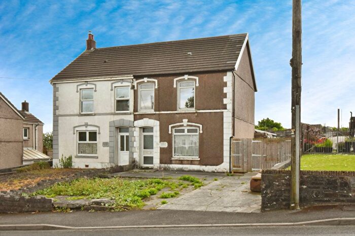 4 Bedroom Semi-Detached House For Sale In Heol Bryngwili, Cross Hands, Llanelli, Carmarthenshire, SA14