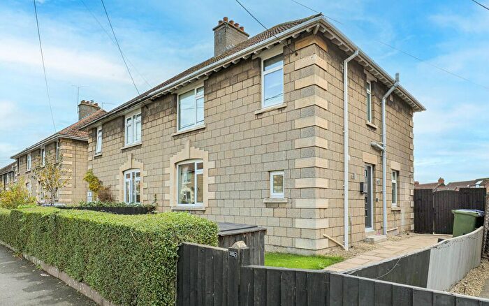 3 Bedroom Semi-Detached House For Sale In Leaze Road, Melksham, SN12