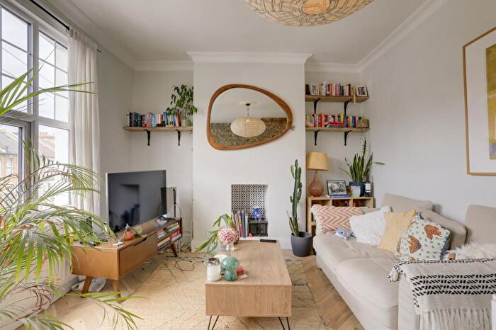 2 Bedroom Flat To Rent In Brookdale Road, Catford, London, SE6