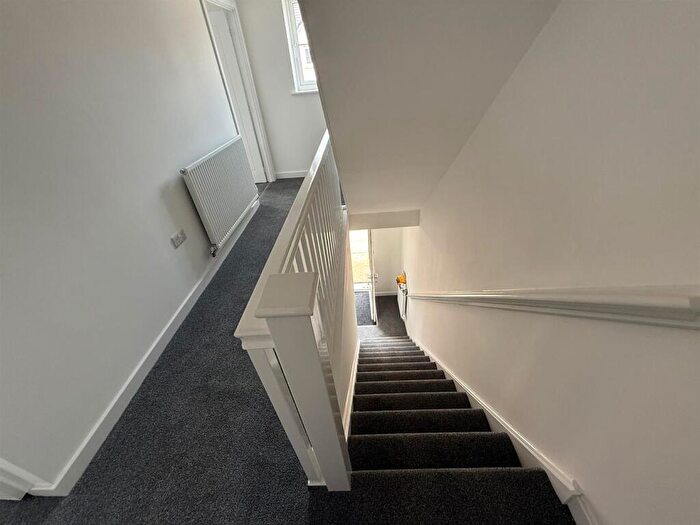 4 Bedroom Semi-Detached House To Rent In Hawkers Place, Hucknall, NG15