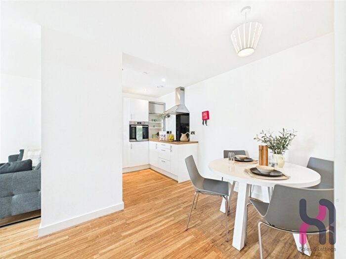 3 Bedroom Flat To Rent In Media City, Michigan Point Tower A, Michigan Avenue, Salford, M50