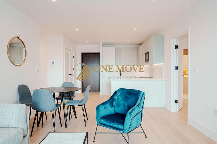 2 Bedroom Flat To Rent In Capital Interchange Way, Hive House, TW8