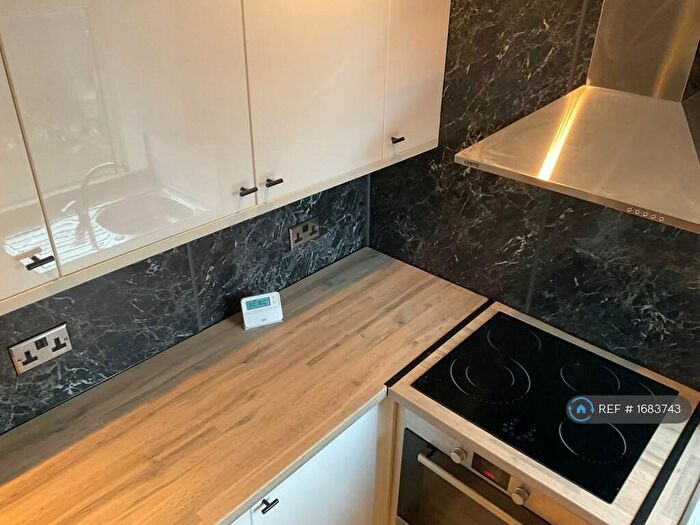 2 Bedroom Flat To Rent In Levenshulme, Manchester, M19