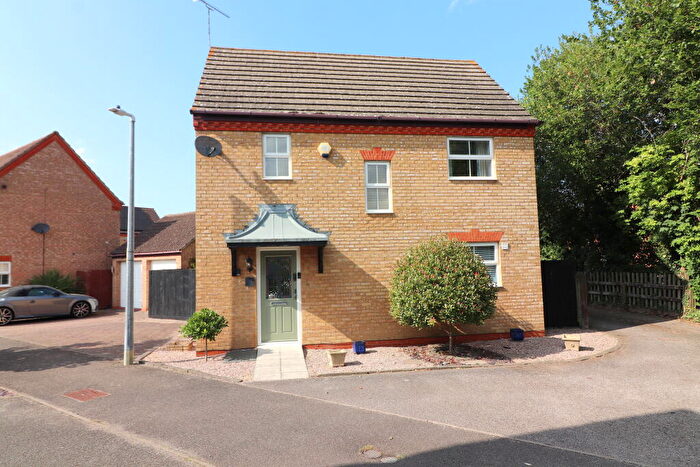 3 Bedroom Detached House For Sale In Meadhook Drive, Barton-le-clay, Bedfordshire, MK45