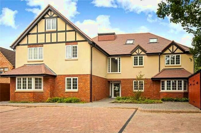 3 Bedroom Flat To Rent In Gospel Oak, Swakeleys Road, Ickenham, UB10