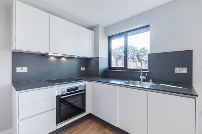 1 Bedroom Flat To Rent In Francis Court Myers Lane, Off Mercury Road, SE14