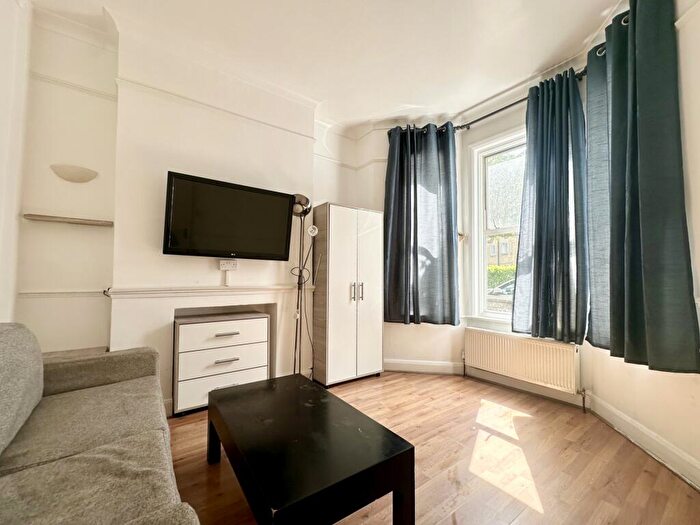 5 Bedroom House To Rent In Medlar Street, Camberwell, SE5