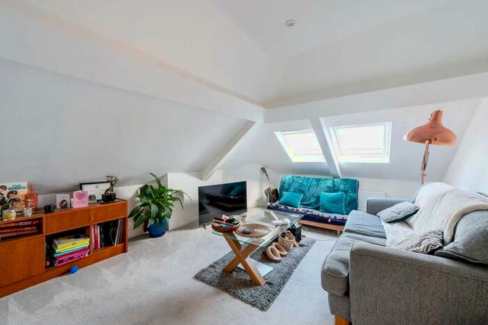 1 Bedroom Flat To Rent In Auckland Hill, West Norwood, SE27