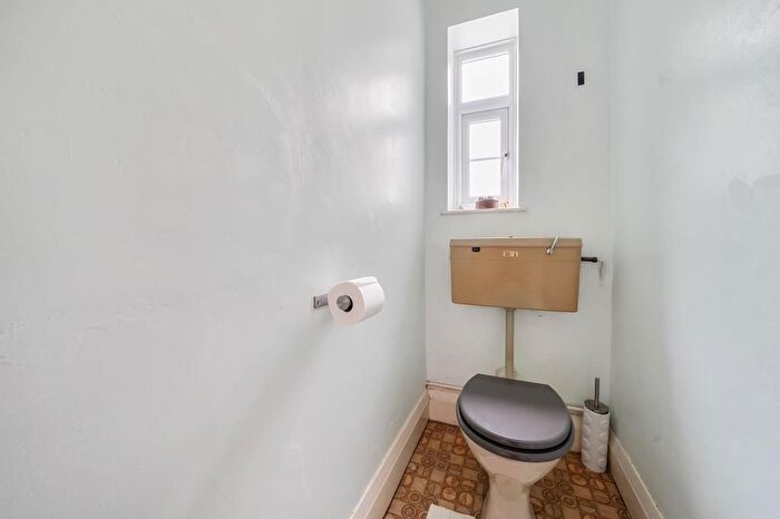 1 Bedroom Flat For Sale In Brent Street, Hendon, NW4